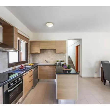 Aqua View - Three Bedroom With Private Swimming Pool *